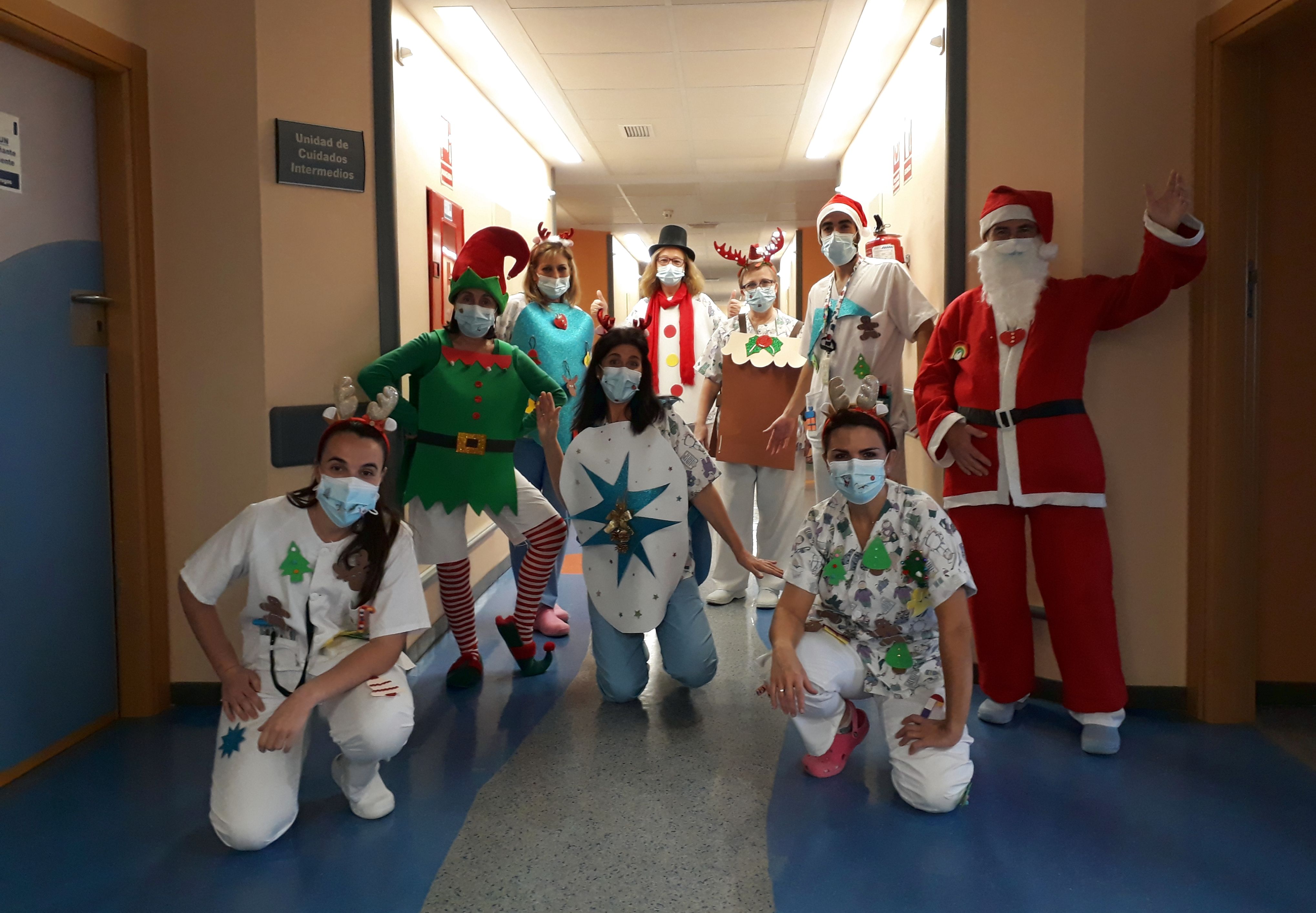La planta de Pediatría del Hospital de Valme reinventa sus actividades navideñas para hacerlas compatibles con el coronavirus
