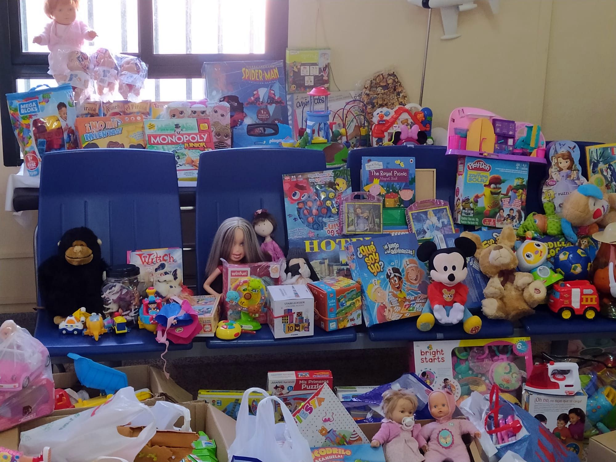El Centro de Salud `Utrera Sur´ recauda 390 juguetes para el Comedor Social Santiago El Mayor