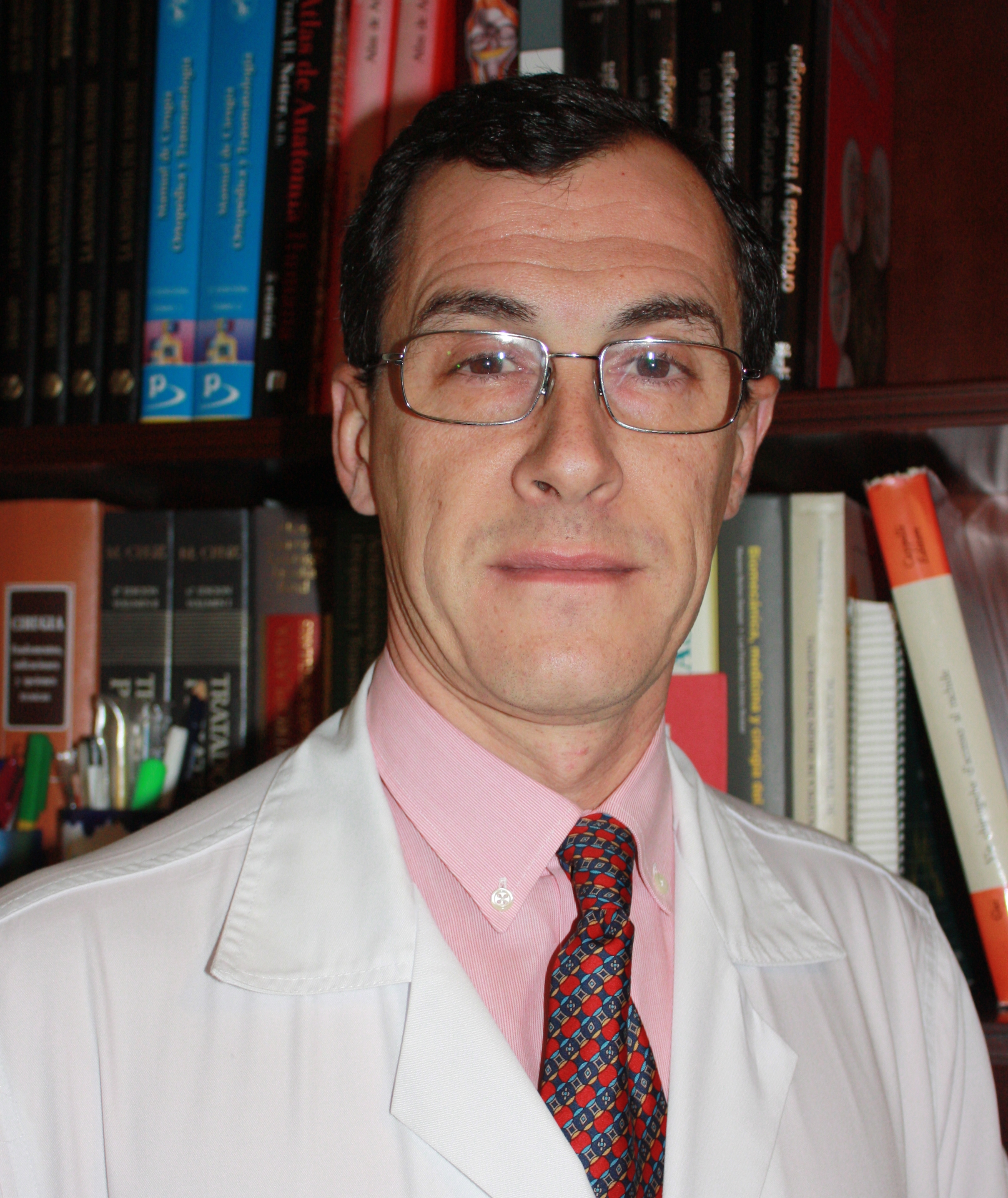 El facultativo del Hospital de Valme Ricardo Mena-Bernal, elegido vicepresidente de la Sociedad Andaluza de Traumatología y Ortopedia (SATO) 