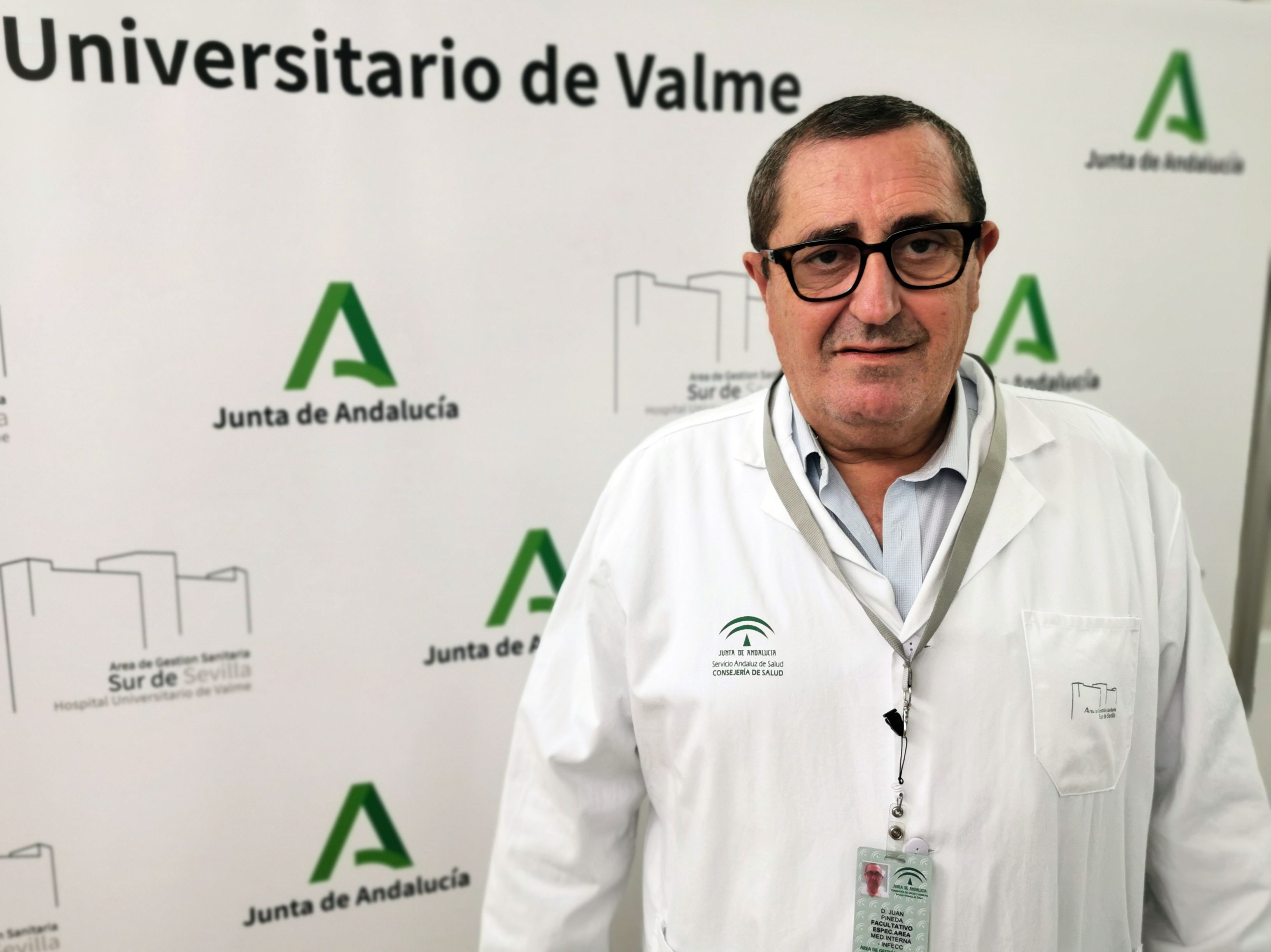 El investigador del Hospital de Valme, Juan Antonio Pineda Vergara, recibe un homenaje nacional como referente en Hepatitis Víricas