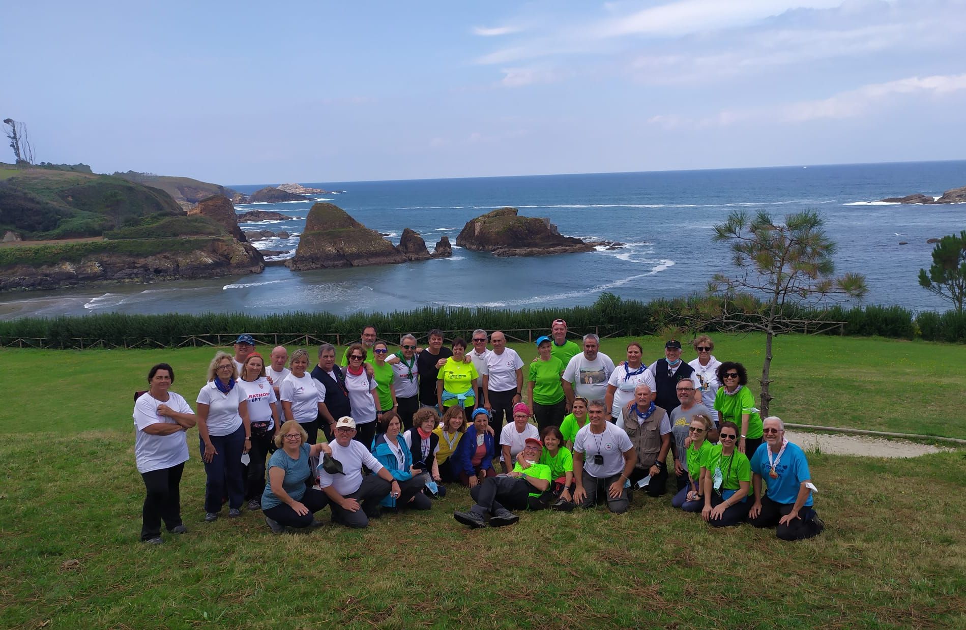 El Hospital de Valme recupera con sus pacientes cardiacos la senda del Camino de Santiago como actividad rehabilitadora